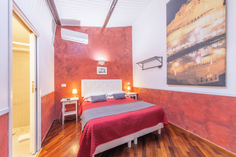 Room-skylight Double Room in History Hou 2