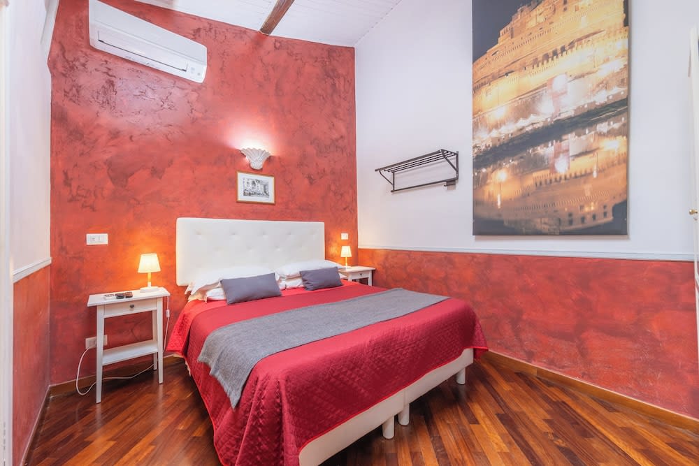 Room-skylight Double Room in History Hou 4