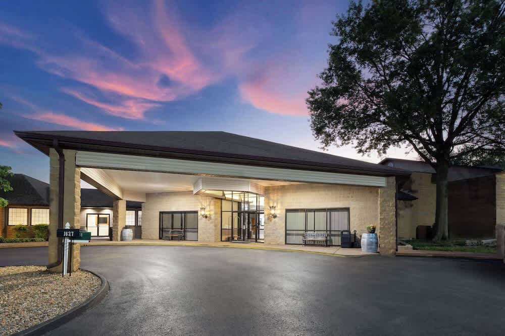 Baymont Inn and Suites by Wyndham Farmington, MO 1