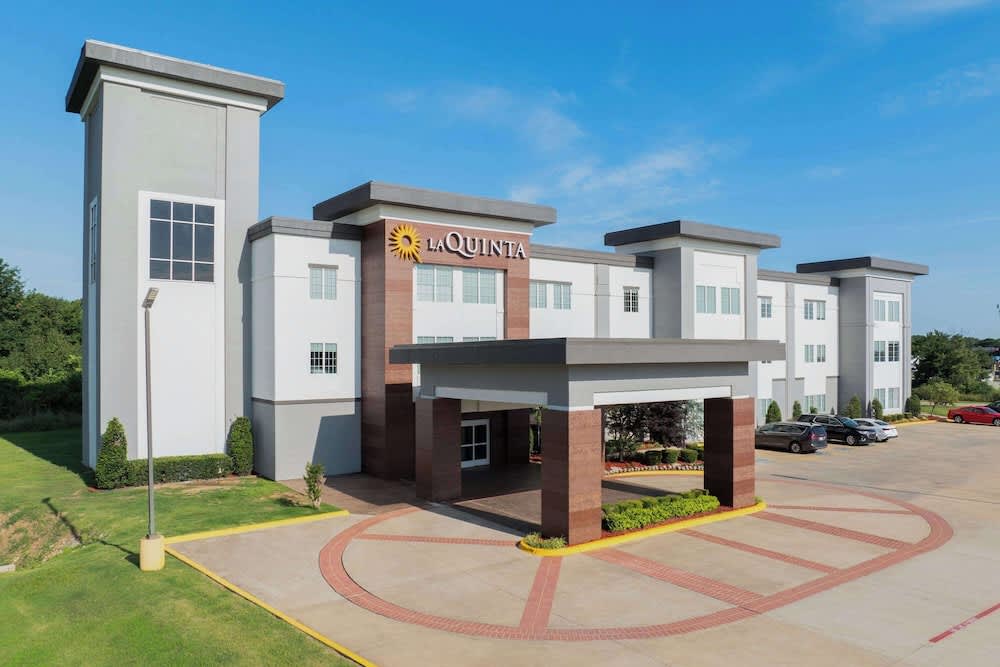 La Quinta by Wyndham Muskogee 1