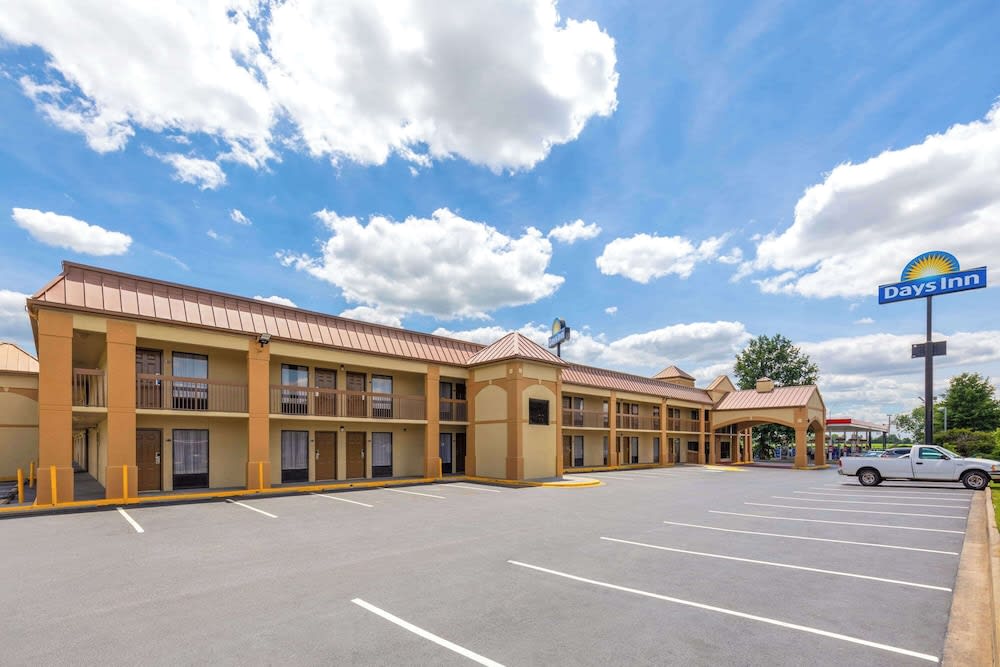 Days Inn by Wyndham Oak Grove/Ft. Campbell 1
