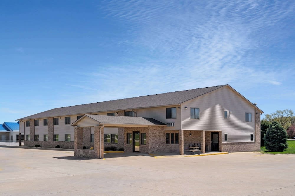 Super 8 by Wyndham Humboldt 1