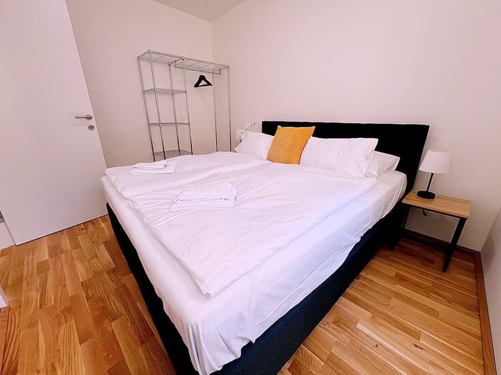 Apartments next to Public Transport GG13 2