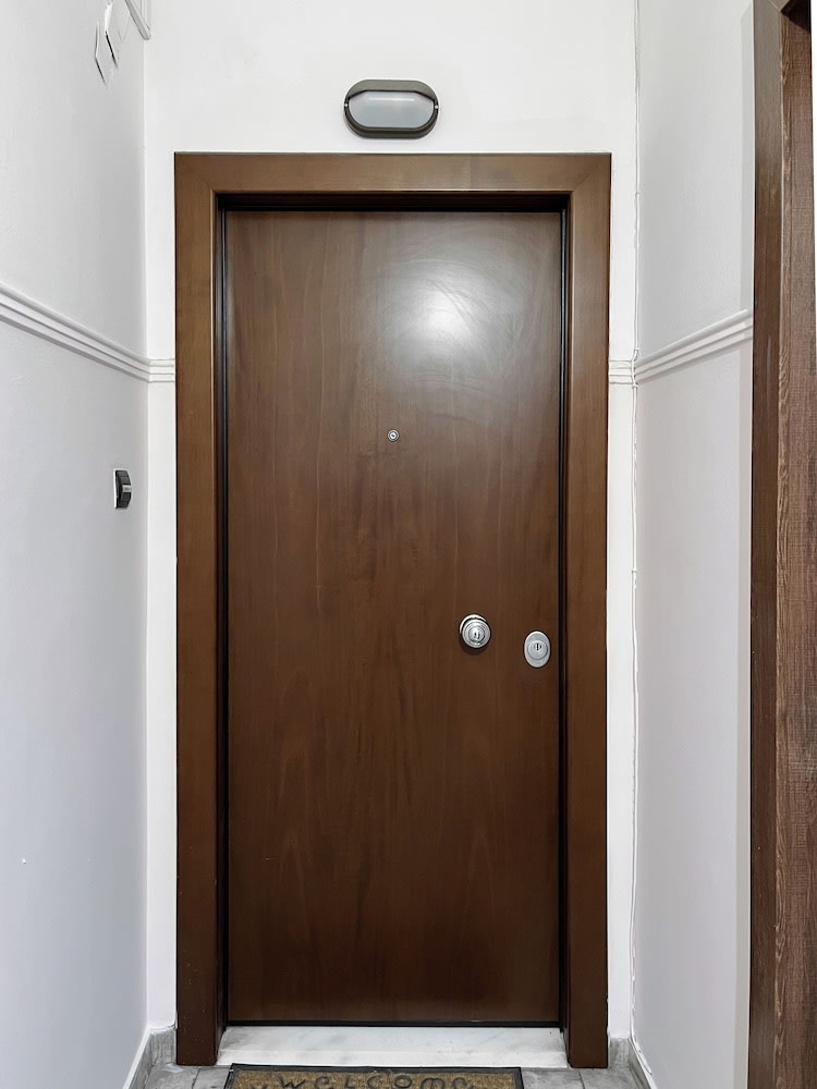 Modern Apartment in Athens Center, 10 mins walk to Plaka Historical Area 2