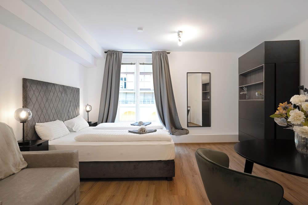 easy-flat Hauptplatz - City Center Apartments with a Kitchen 2