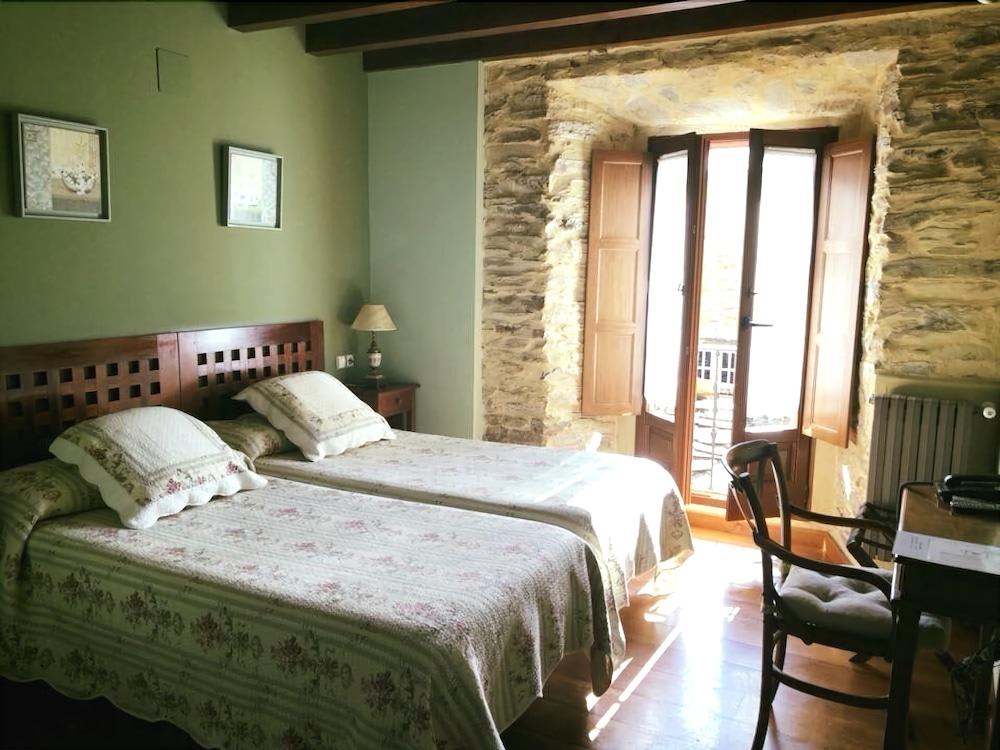 Hotel Rural Casona Trabadelo 2
