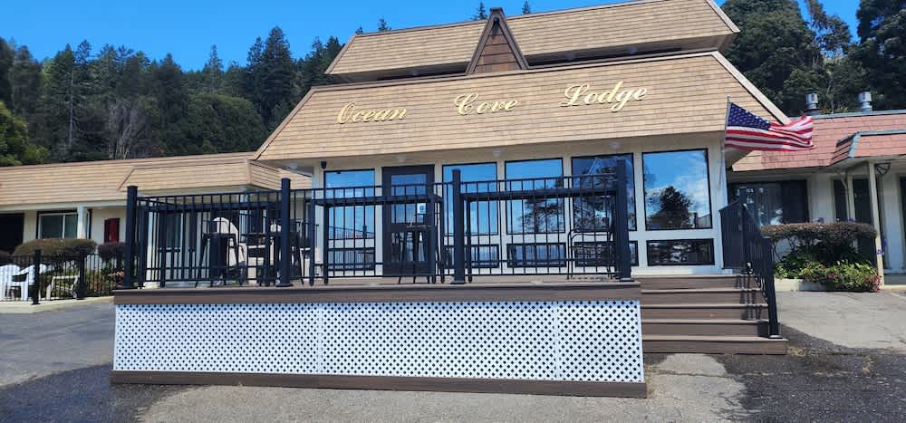 Ocean Cove Lodge Bar & Grill 1