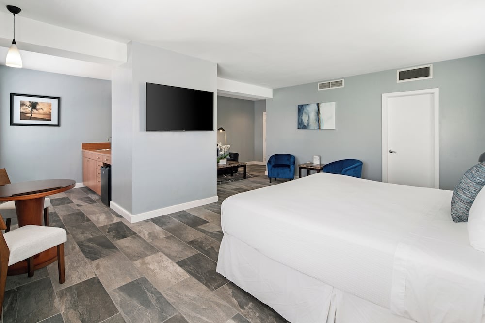 Kasa La Flora and Impala Miami Beach 4