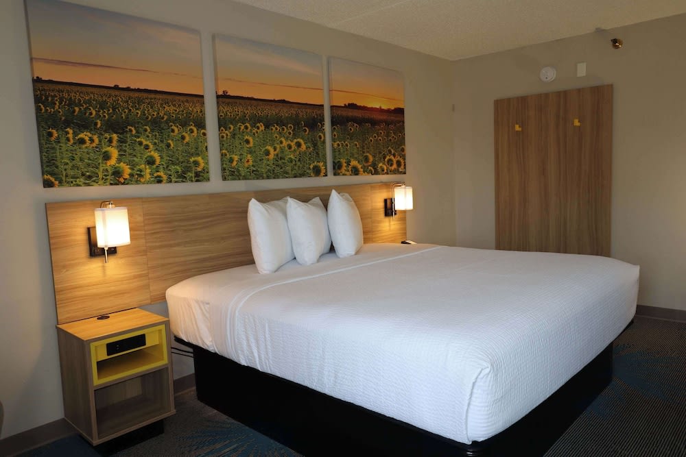 Days Inn by Wyndham Mandan Bismarck Area 1