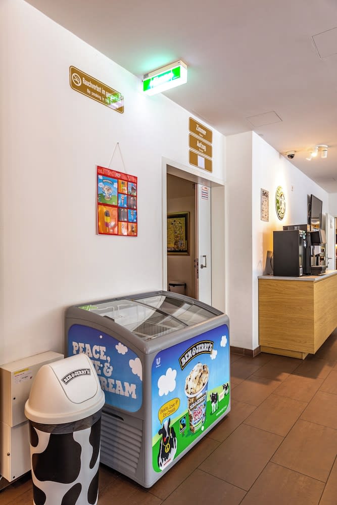 A&T Hotel & Hostel 2