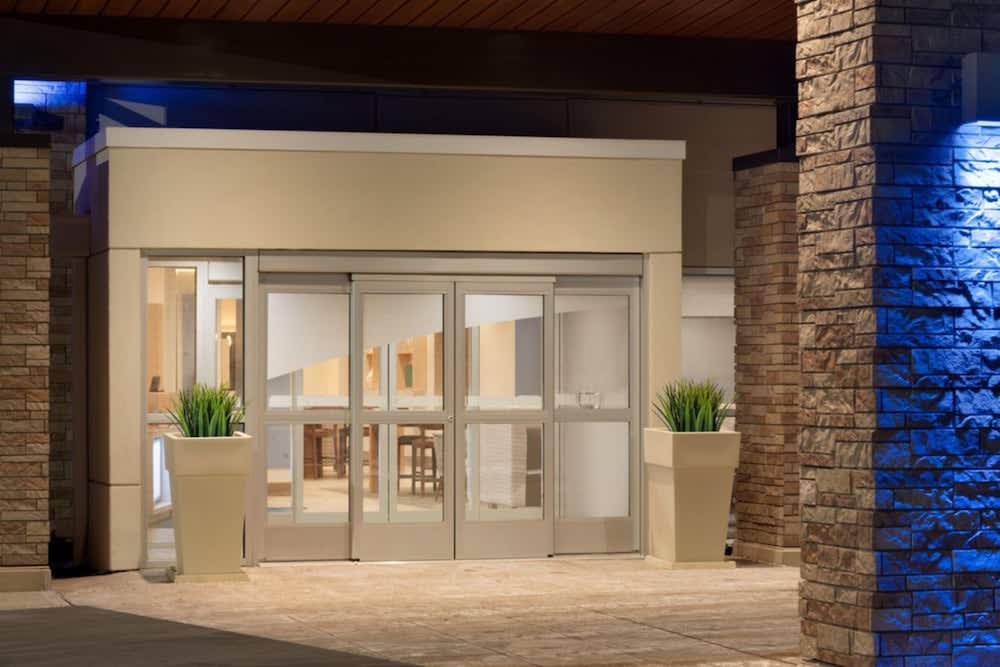 Holiday Inn Express FAYETTEVILLE - FORT BRAGG by IHG 1