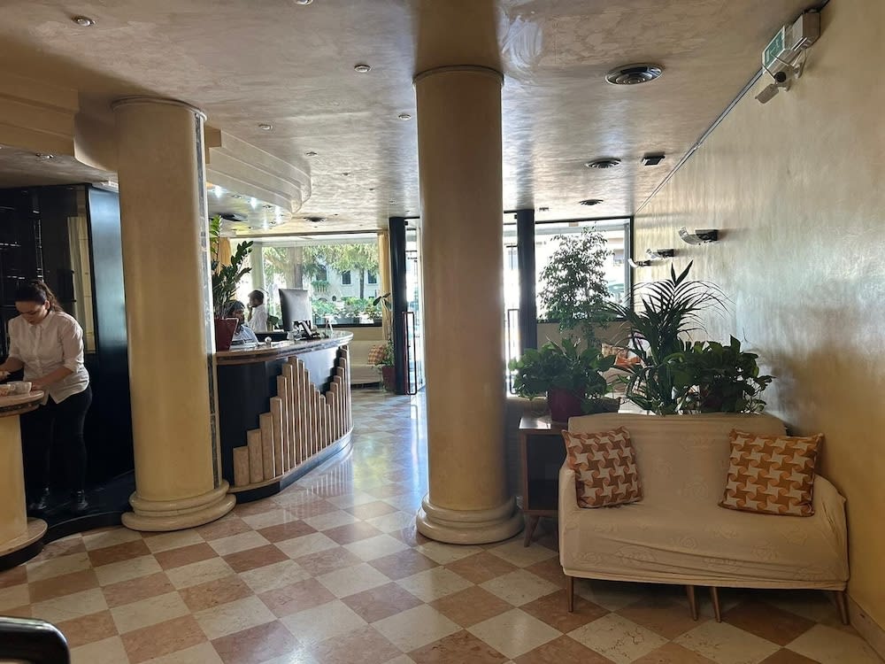 Hotel Raffaello Venice 1