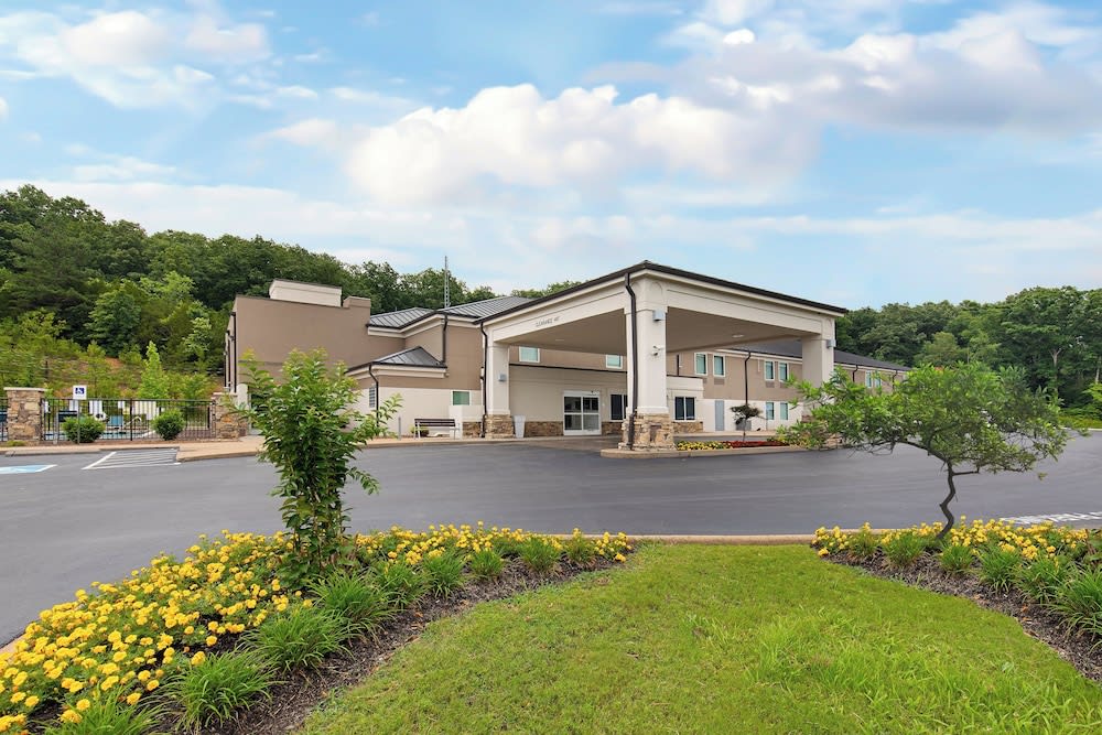 Holiday Inn Express HURRICANE MILLS (WAVERLY) by IHG 1