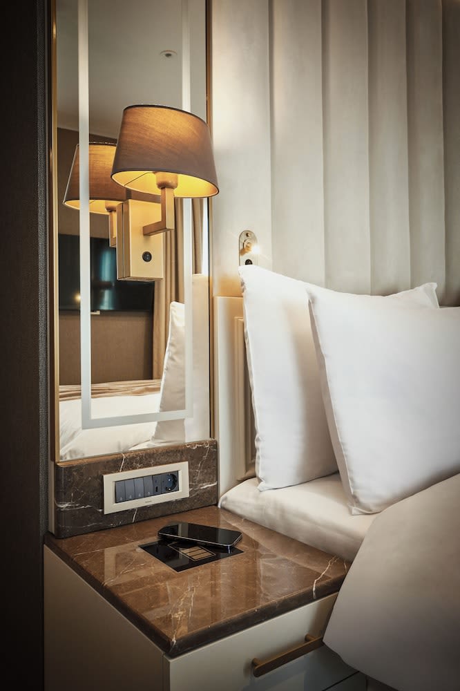 The Hotels, Galata 5