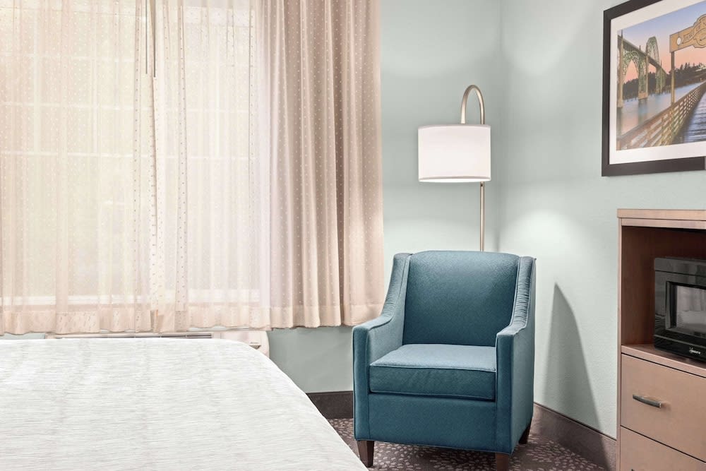 La Quinta by Wyndham Newport 5