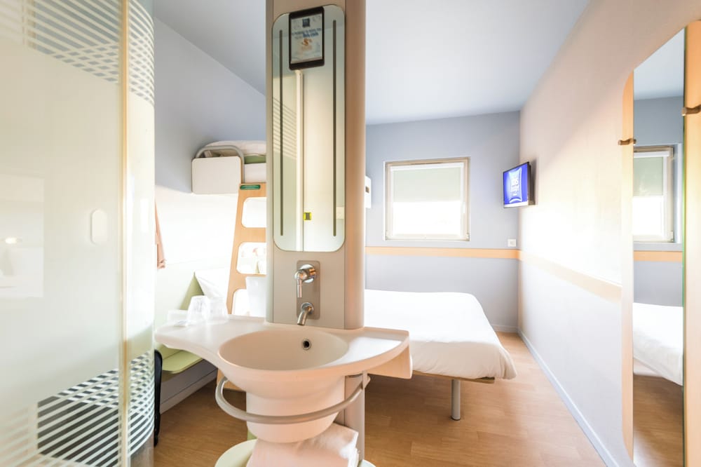 ibis budget Amberieu en Bugey/Chateau Gaillard A42 1