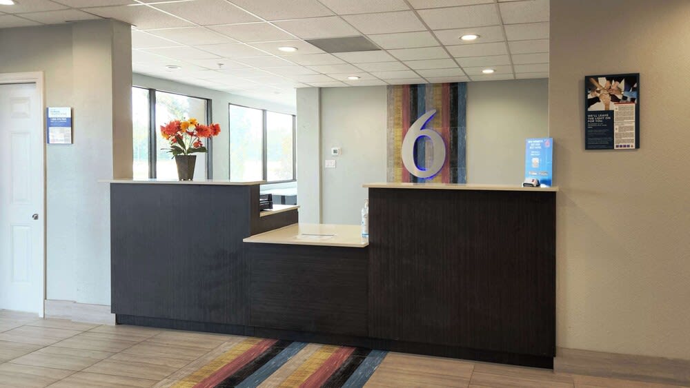 Studio 6 Alvin, TX 3