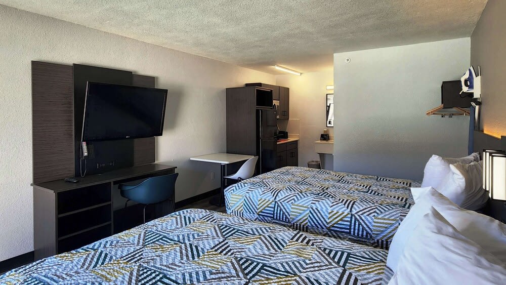 Studio 6 Alvin, TX 4