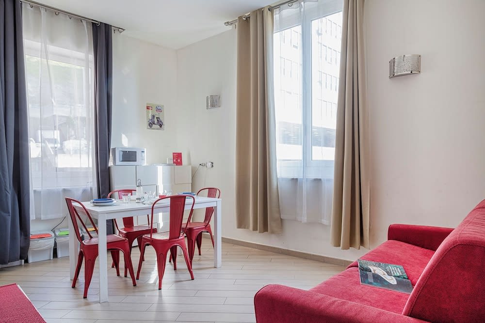 Casa Vermiglio al porto di Genova 1