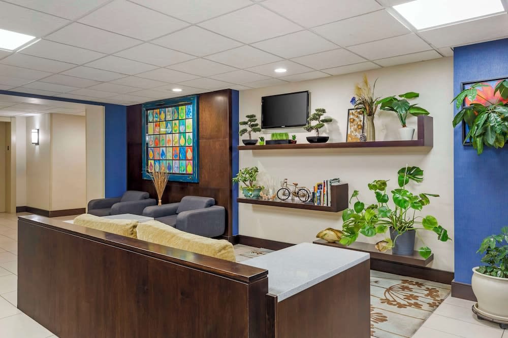 Best Western Plus Berkshire Hills Inn & Suites 2