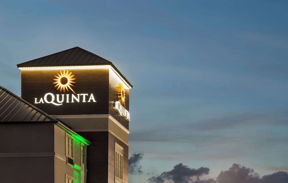 La Quinta Inn & Suites by Wyndham San Antonio N Stone Oak 1