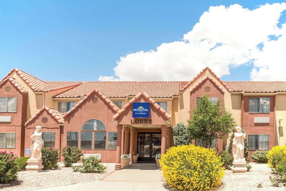 Microtel Inn & Suites by Wyndham Gallup - PET FRIENDLY 1