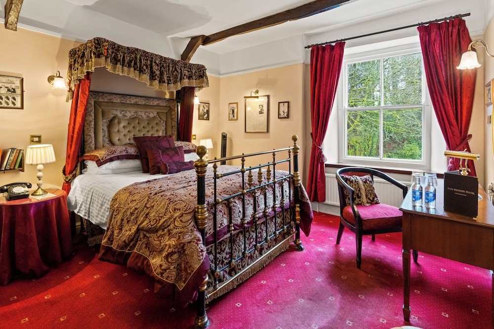 Two Bridges Hotel 2