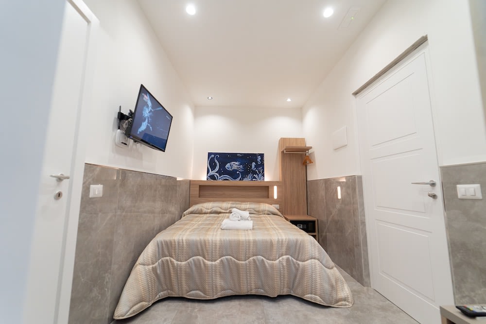 H. G. Boutique Toledo Napoli Centro 5