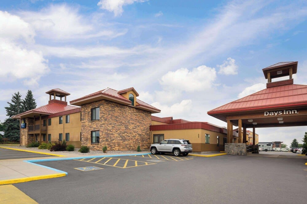 Days Inn & Suites by Wyndham Bozeman 1