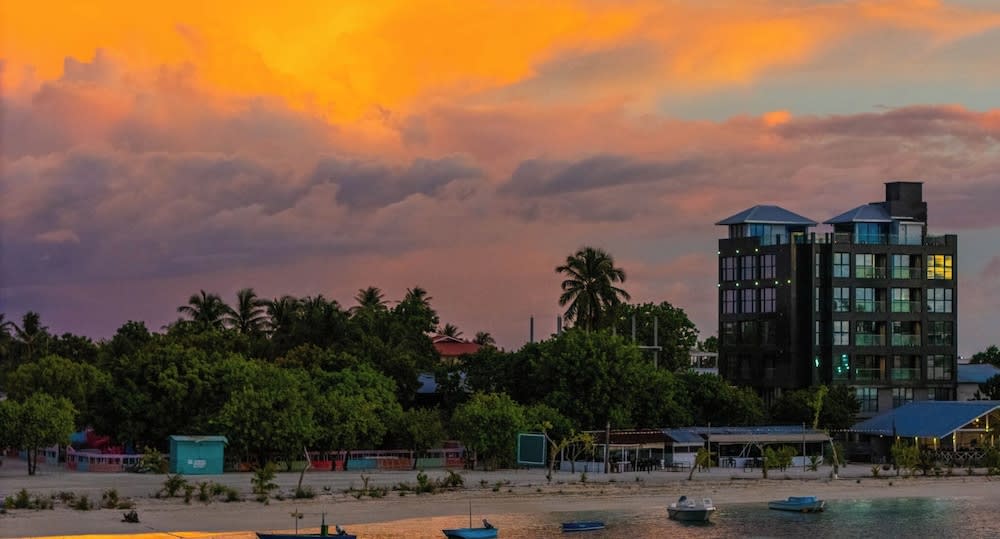 Beach Hotel Guraidhoo 1