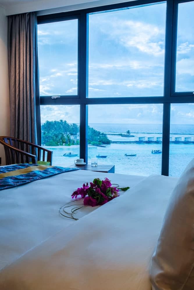 Beach Hotel Guraidhoo 5