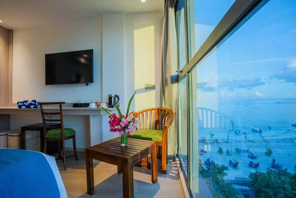 Beach Hotel Guraidhoo 4