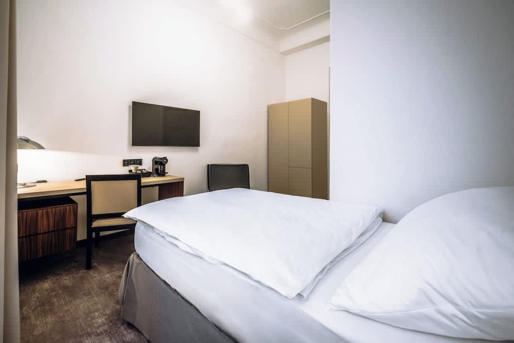 Esplanade Self Check-in Hotel 2