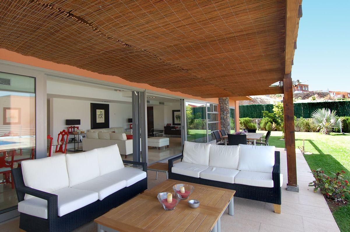 occidental roca negra adults only