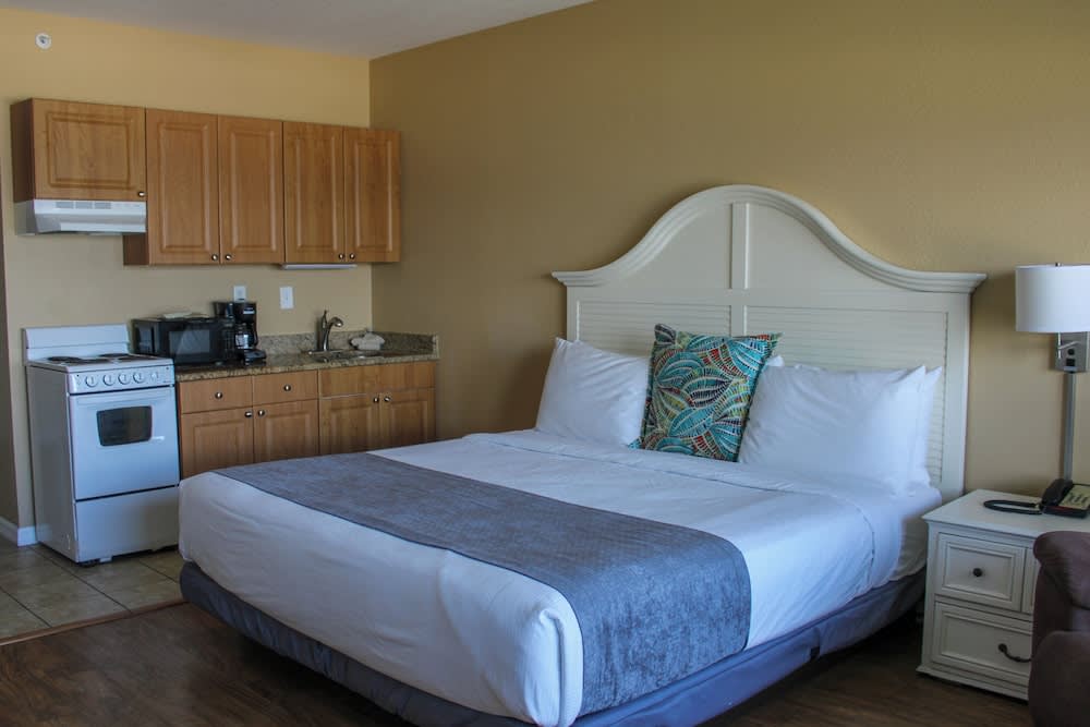 Shoreline Island Resort - Exclusively Adult 1