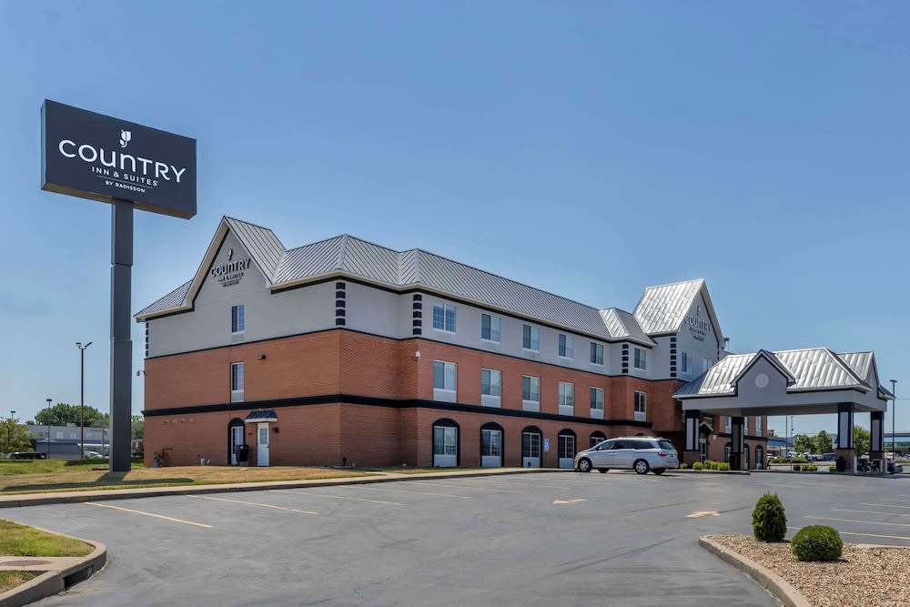 Country Inn & Suites by Radisson, St Peters, MO 1