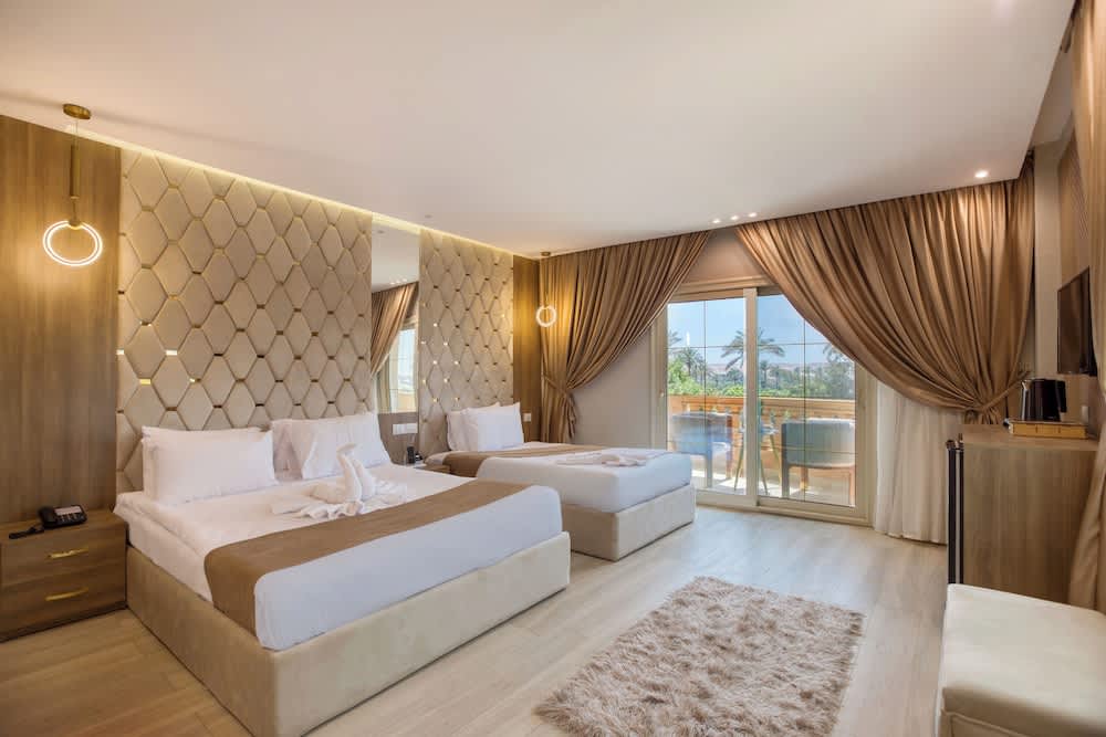 Golden Palm Sunrise Inn 1