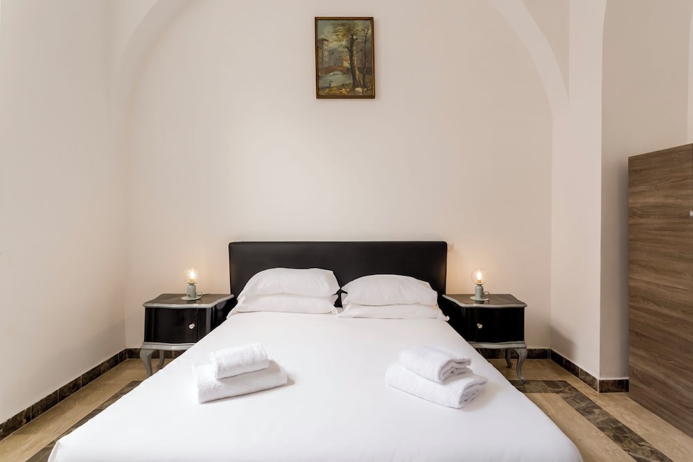 Sanniti's Apartments 5