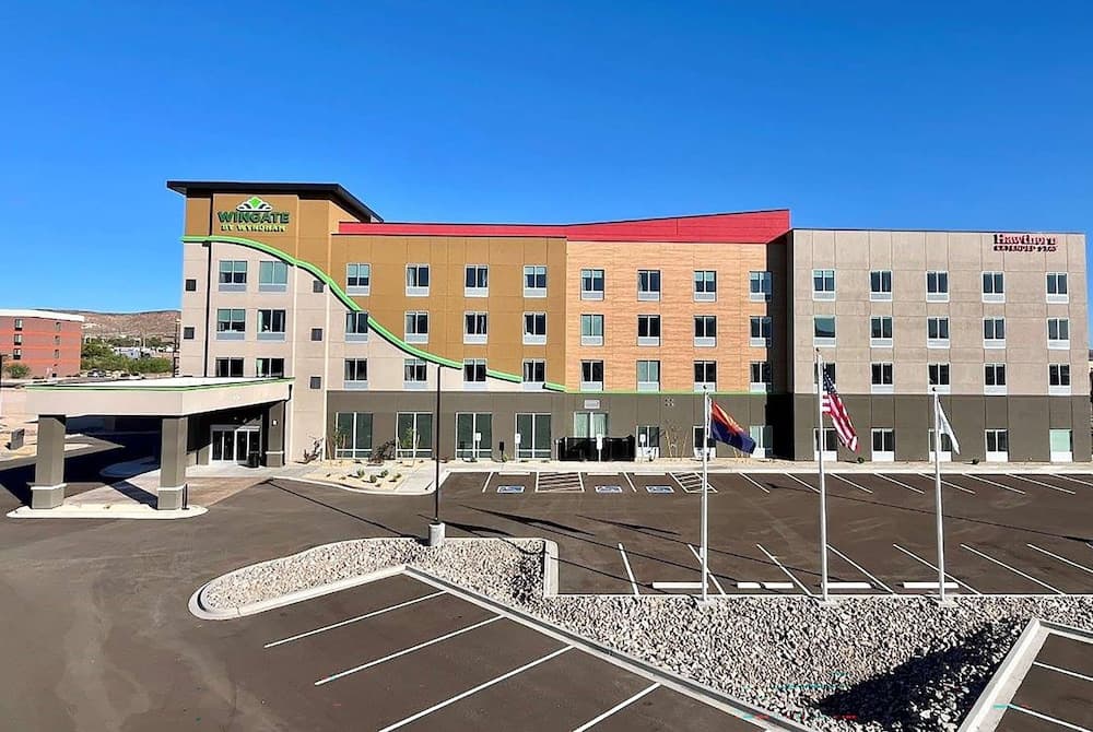 Hawthorn Extended Stay by Wyndham Kingman 1