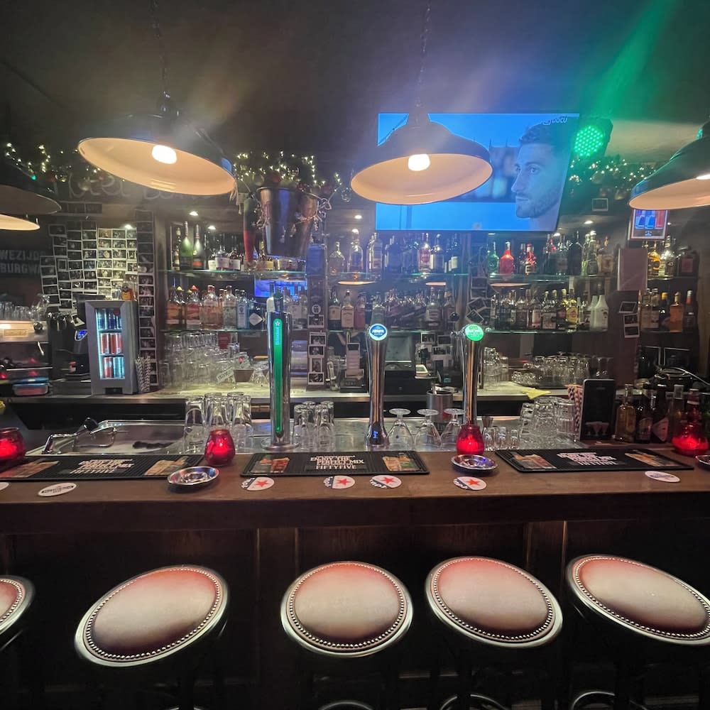 Hotel & Bar 55 2