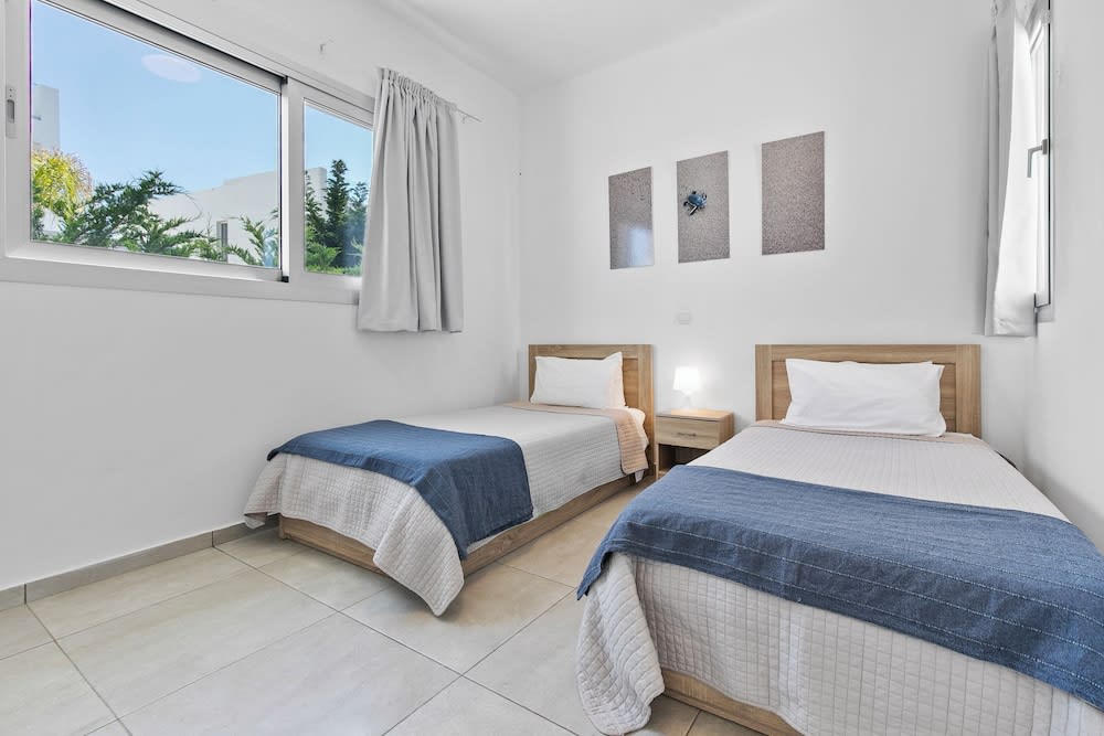 Sea Point Villas Coral Bay Luxury Private Pool villas walk to Beach 3 - 5 BDR in 1 resort 2