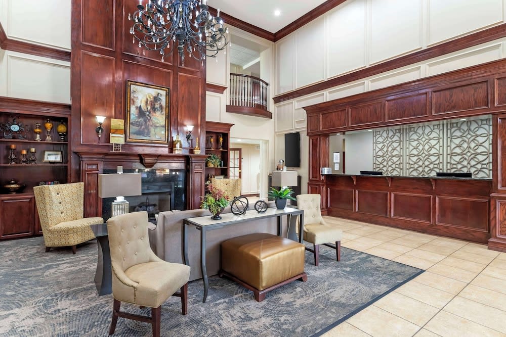 Best Western Plus Crown Colony Inn & Suites 1