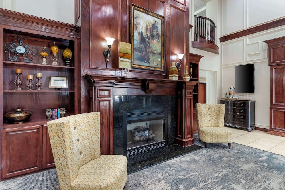 Best Western Plus Crown Colony Inn & Suites 2