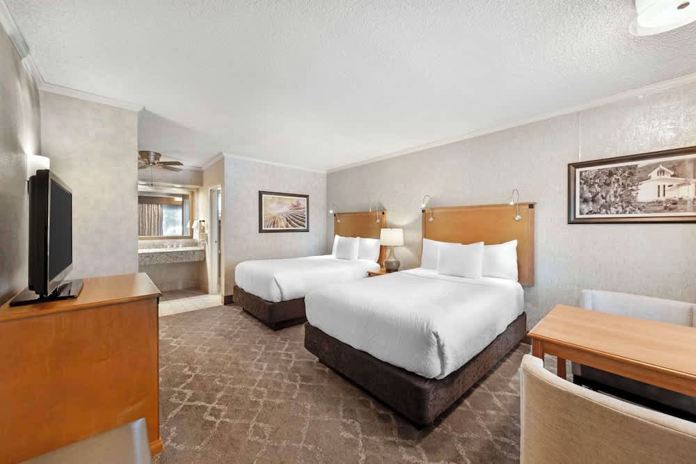 Best Western Plus Black Oak 1