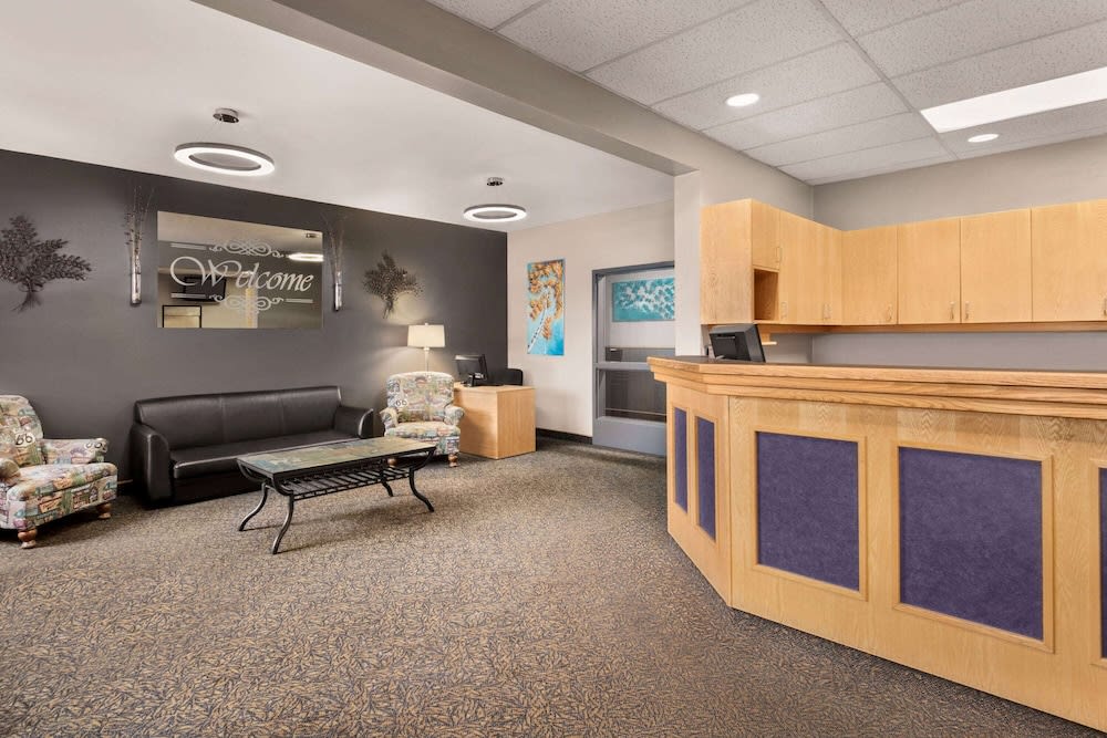 Travelodge by Wyndham Brandon 2
