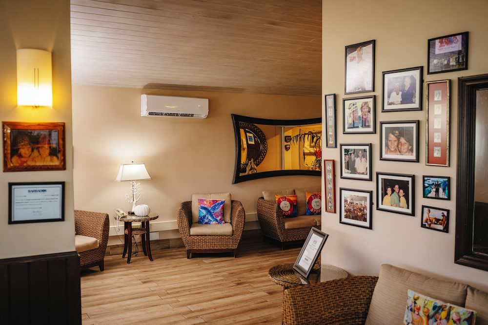 Coconut Court Beach Hotel 3