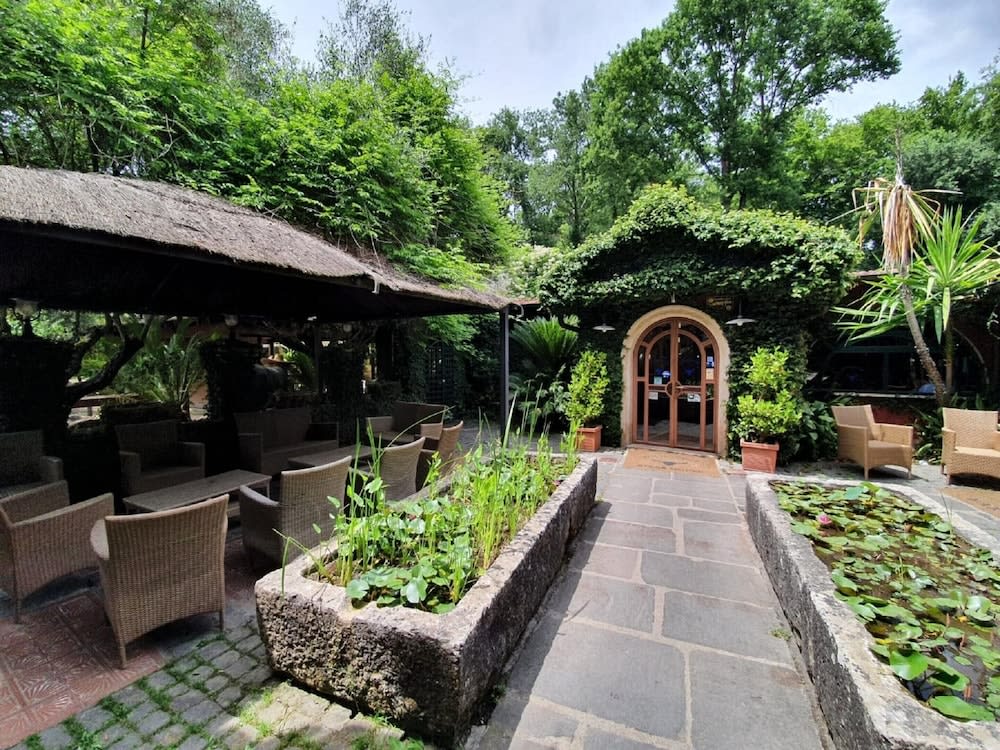 Chalet Near Rome, in a Park With Shared Swimming Pool 1