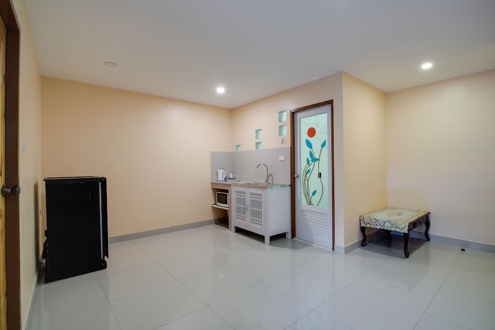 Patumnak Beach Guesthouse 2