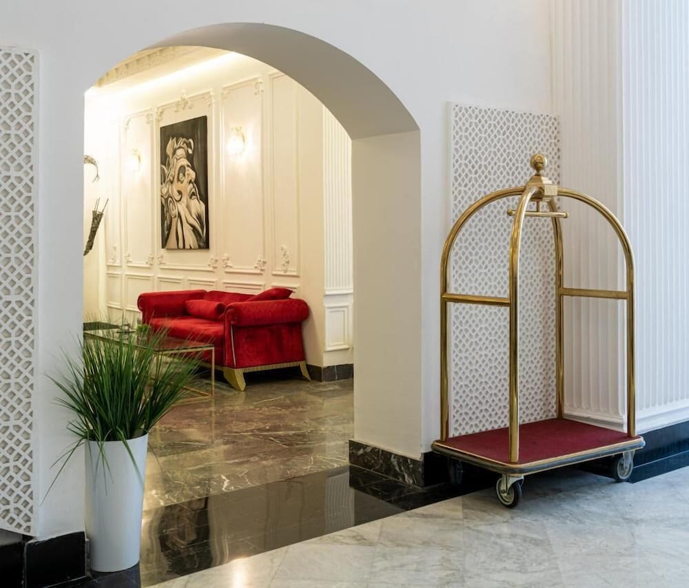 Hotel Majestic 2