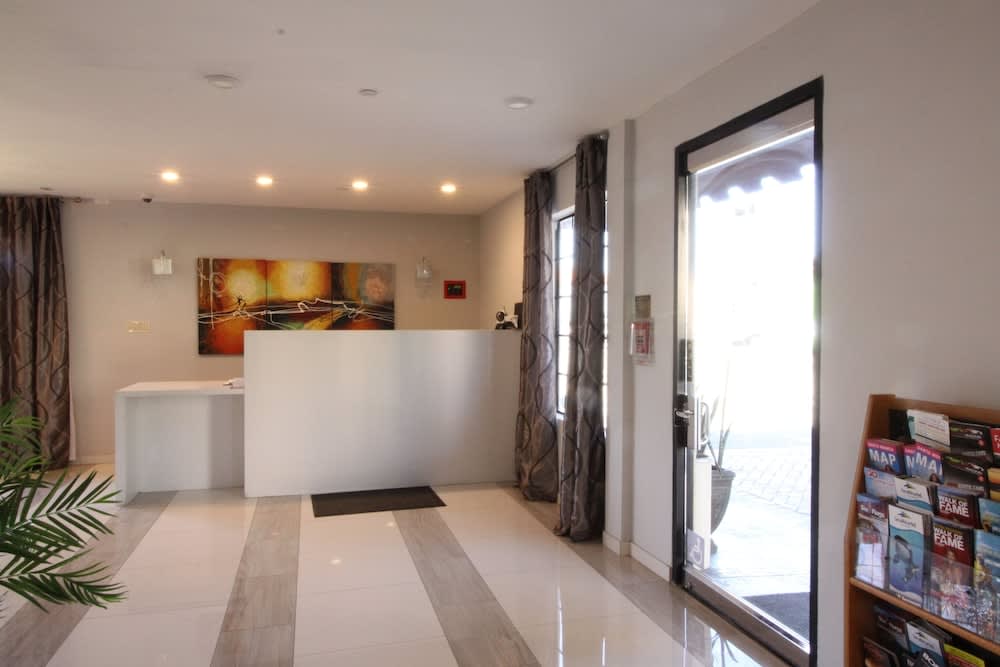 Ramada by Wyndham Culver City 3